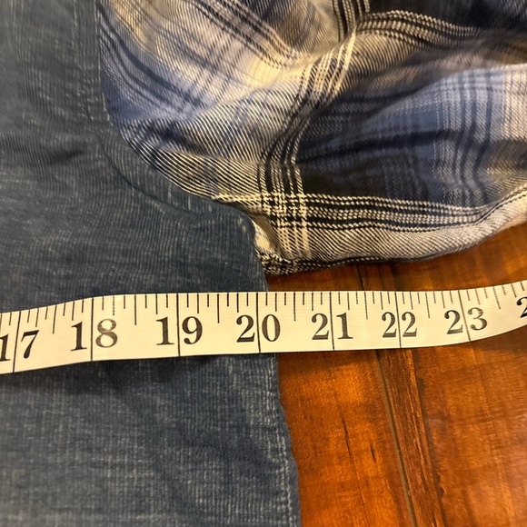 Bella Dahl revolve mixed blue fall flannel denim button down shirt medium NWT - Picture 12 of 14